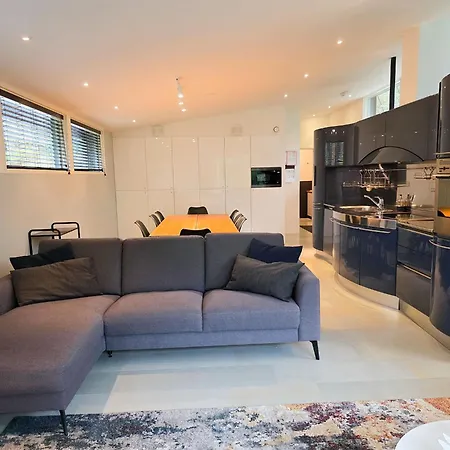 Nero - 8 Hloe, Himos Laensihuippu *