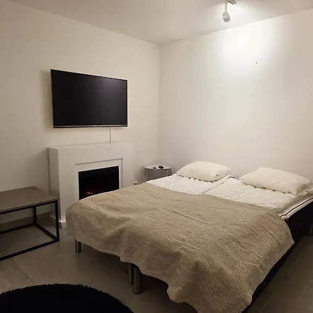 Nero - 8 Hloe, Himos Laensihuippu *