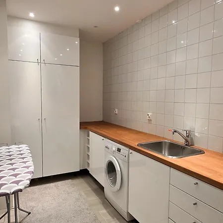 Nero - 8 Hloe, Himos Laensihuippu *